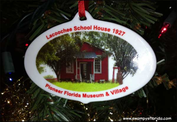 2012-1218-cHRISTMASoRNAMENT-DadePioneerMuseum